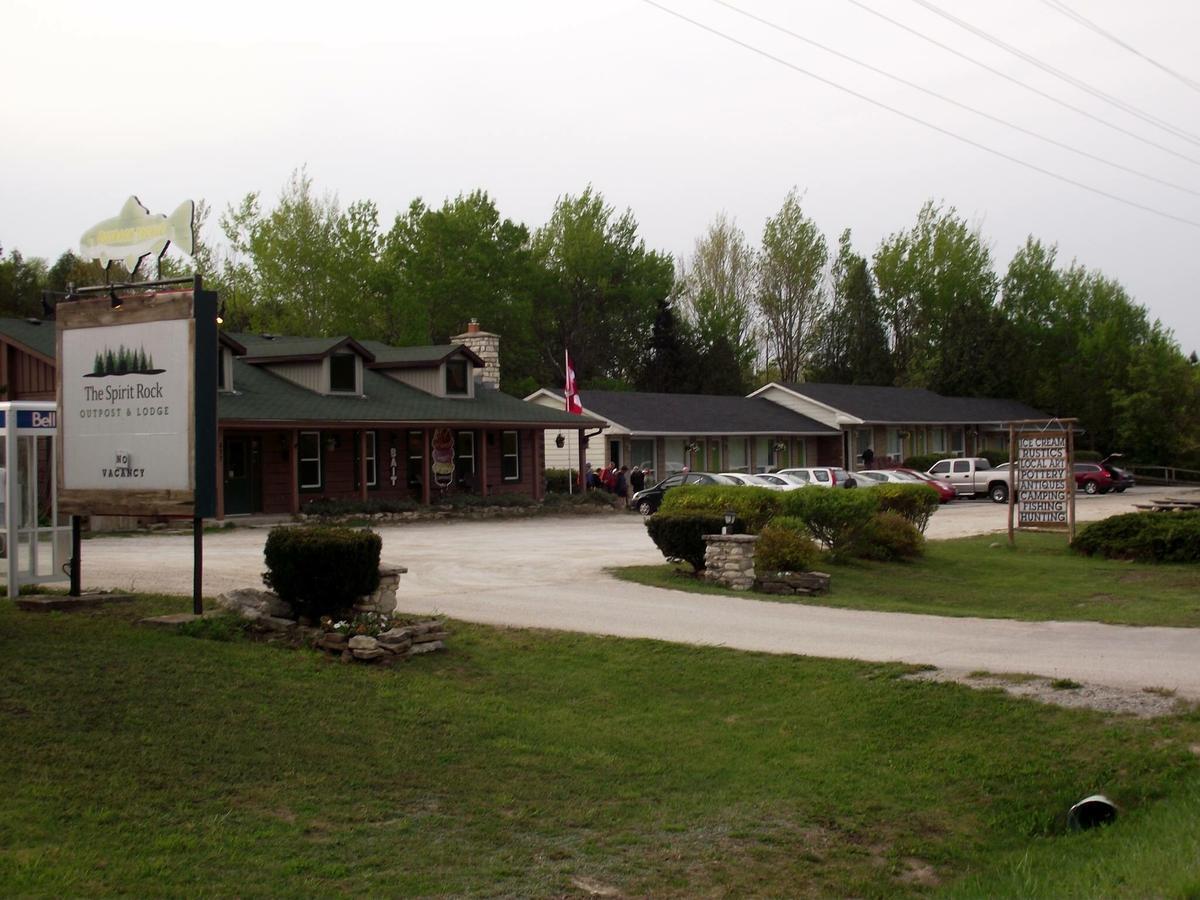 The Spirit Rock Outpost & Lodge Wiarton Exterior foto